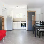 Sea Breeze Gugic Apartament *