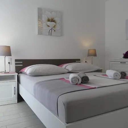 Sea Breeze Gugic Appartement *