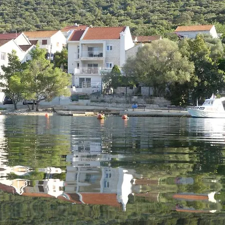 Apartment Sea Breeze Gugic *