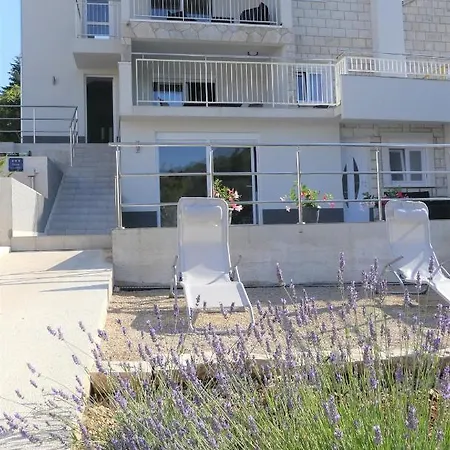 Apartman Sea Breeze Gugic